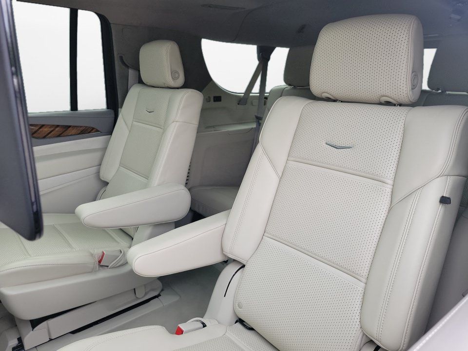Certified 2024 Cadillac Escalade ESV Premium Luxury Platinum AWD/4WD image 12