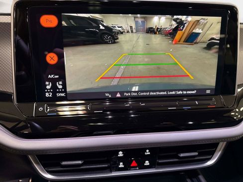 Certified 2025 Volkswagen Atlas Peak Edition SE image 25