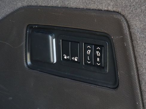 Used 2022 Cadillac Escalade ESV Sport w/ Touring Package AWD/4WD image 30