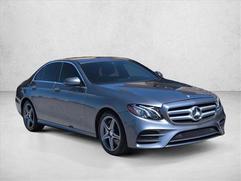 Used 2017 Mercedes-Benz E 300 4MATIC image 3