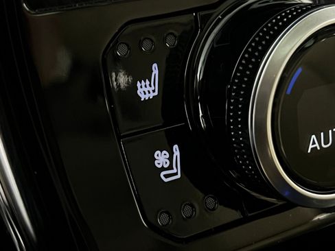 Certified 2025 Toyota Highlander Limited image 21