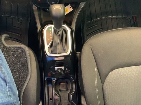 Used 2021 Jeep Renegade Latitude image 10