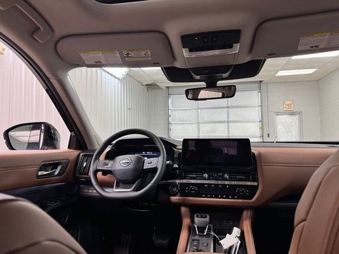 New 2026 Nissan Pathfinder Platinum image 24