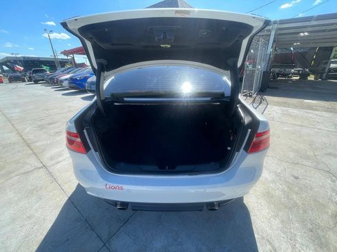 Used 2017 Jaguar XE Prestige RWD image 8