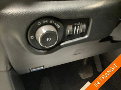 Certified 2026 Chrysler Pacifica Select FWD image 23