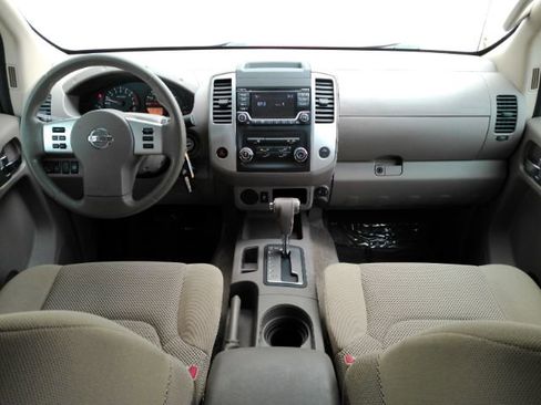 Used 2018 Nissan Frontier SV RWD image 3