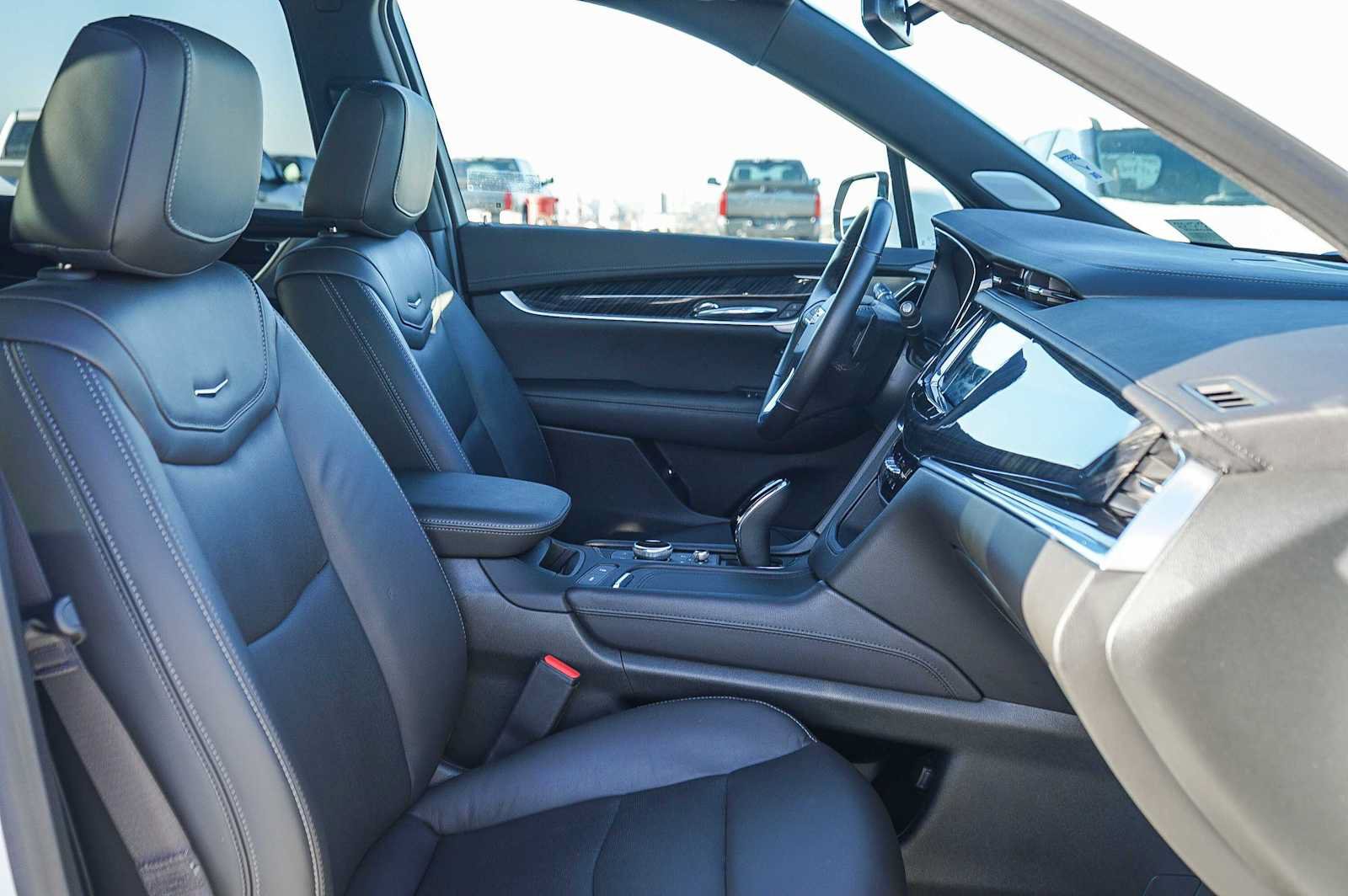 Used 2025 Cadillac XT6 Premium Luxury FWD image 16