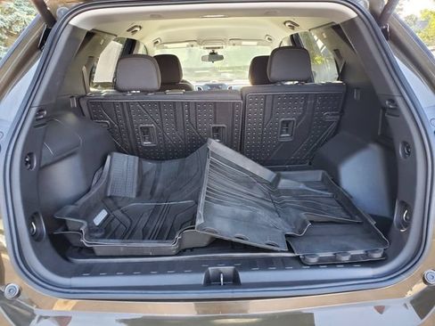 Used 2023 Chevrolet Equinox LT FWD image 10
