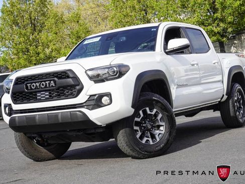 Used 2021 Toyota Tacoma TRD Off-Road w/ Technology Package image 13
