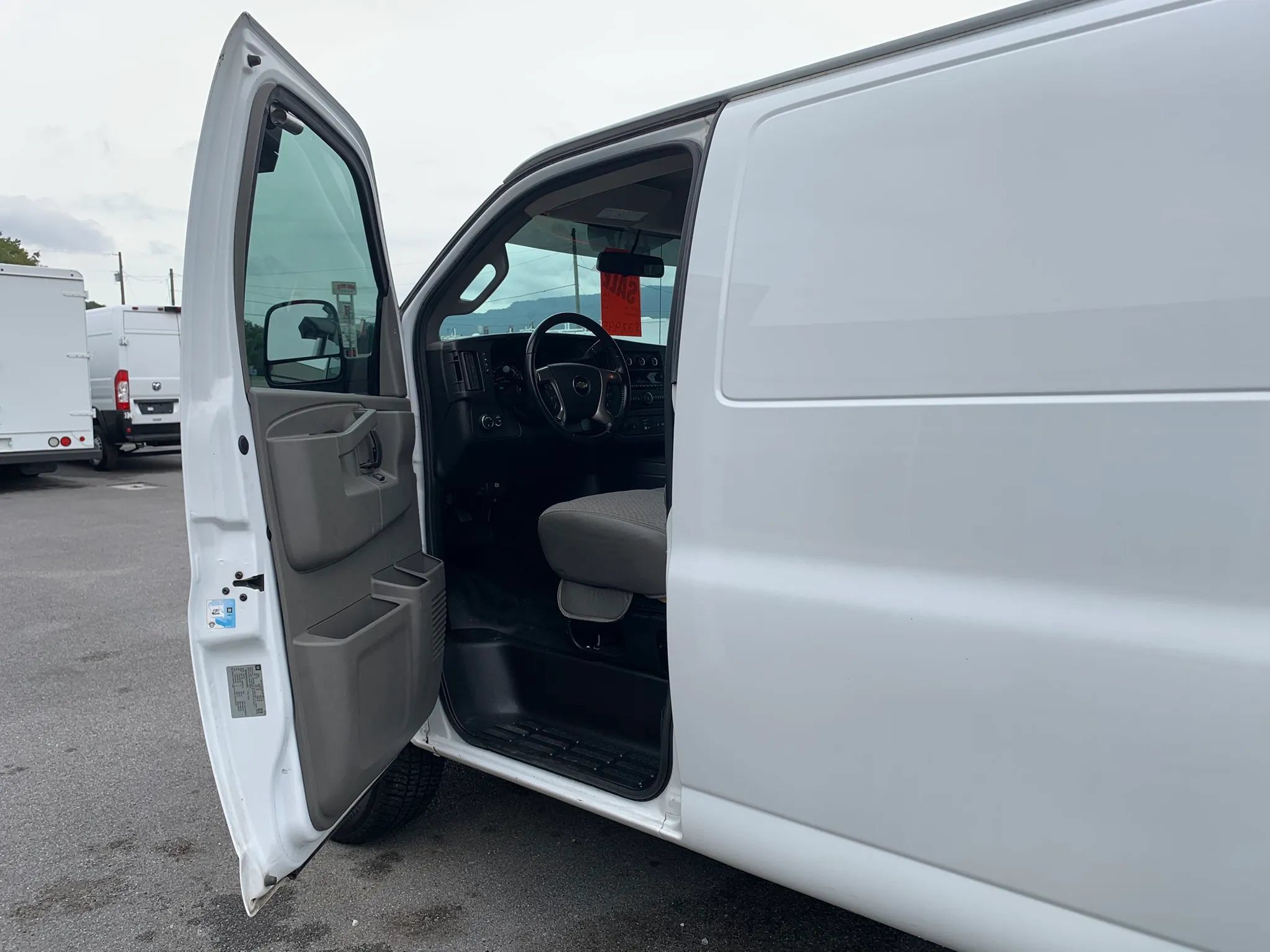 Used 2018 Chevrolet Express 3500 Extended w/ Driver Convenience Package RWD image 7