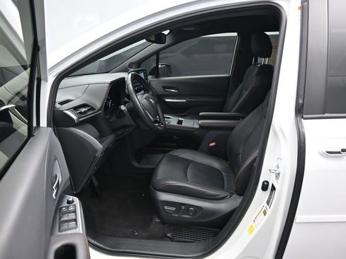 Used 2021 Toyota Sienna XSE w/ XSE Plus Package FWD image 9