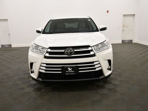 Used 2018 Toyota Highlander XLE AWD/4WD image 11