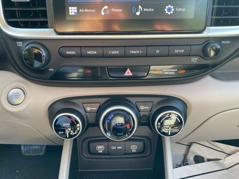 Used 2025 Hyundai Venue SEL FWD image 18