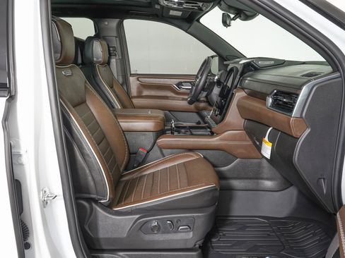 Used 2026 GMC Yukon Denali Ultimate w/ LPO, Floor Liner Package image 10