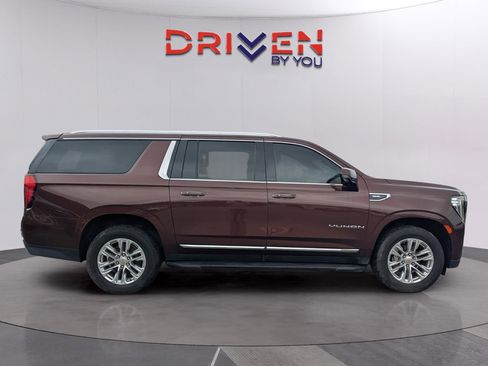 Used 2022 GMC Yukon XL SLT w/ SLT Luxury Package image 6