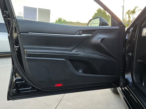 Used 2022 Toyota Camry SE image 11