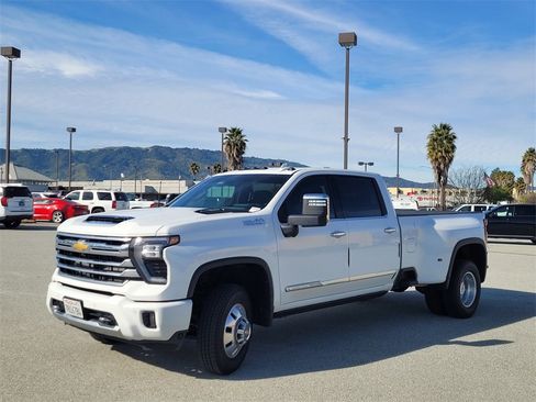 Used 2025 Chevrolet Silverado 3500 High Country w/ Technology Package image 9