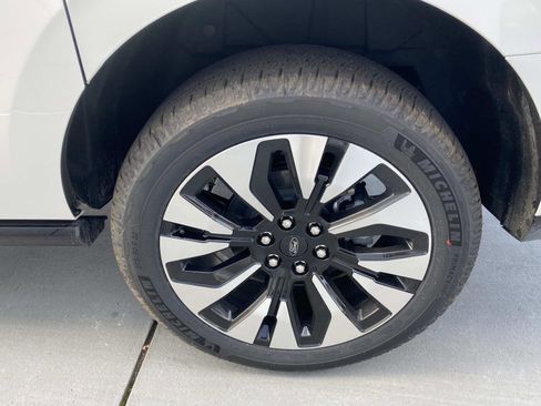 New 2026 Ford Expedition Max Platinum w/ Driver's Package image 8