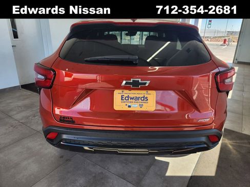 Used 2024 Chevrolet Trax RS w/ Sunroof Package image 6