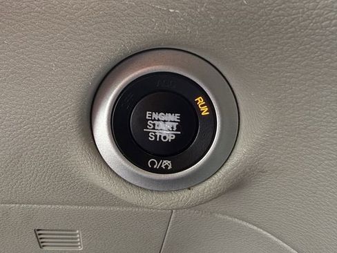 Used 2022 Chrysler Pacifica Touring-L image 21