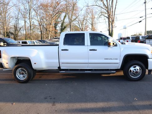 Used 2018 GMC Sierra 3500 Denali w/ Duramax Plus Package image 4