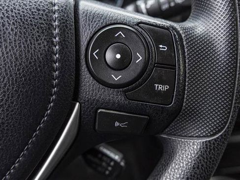 Used 2018 Toyota RAV4 LE image 16