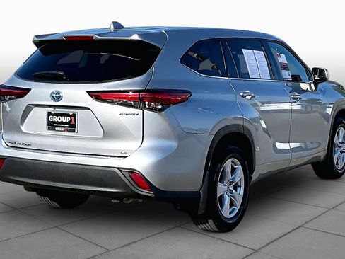 Used 2021 Toyota Highlander LE AWD/4WD image 12