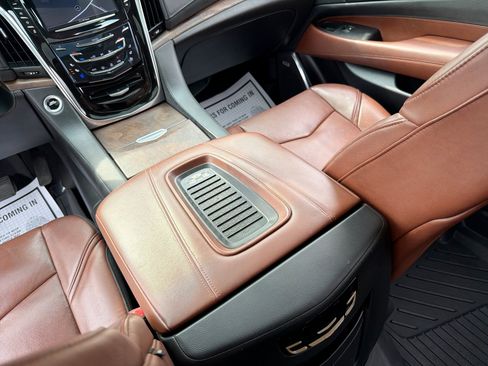 Used 2019 Cadillac Escalade ESV Premium Luxury RWD image 24
