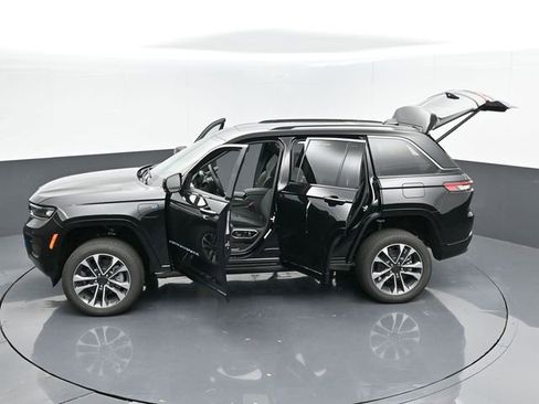 Used 2024 Jeep Grand Cherokee Overland w/ Advanced Protech Group III AWD/4WD image 53