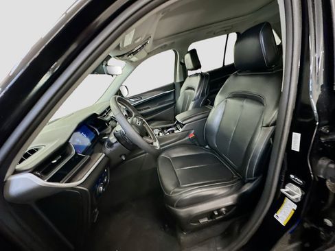 Used 2023 Jeep Grand Cherokee 4WD 4xe w/ Luxury Tech Group II image 13