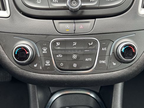 Used 2023 Chevrolet Malibu LT FWD image 19