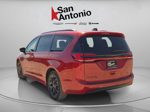 New 2026 Chrysler Pacifica Select w/ S Appearance Package FWD image 16