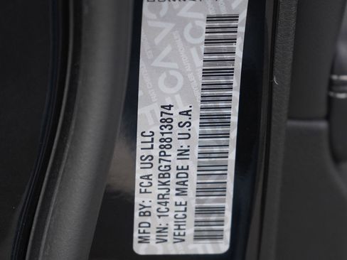 Used 2023 Jeep Grand Cherokee L Limited w/ Black Appearance Package image 32