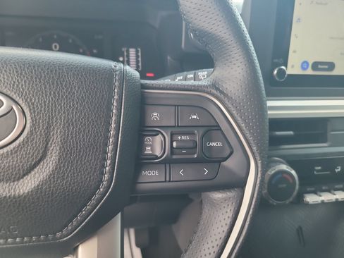 Used 2025 Toyota 4Runner SR5 AWD/4WD image 15