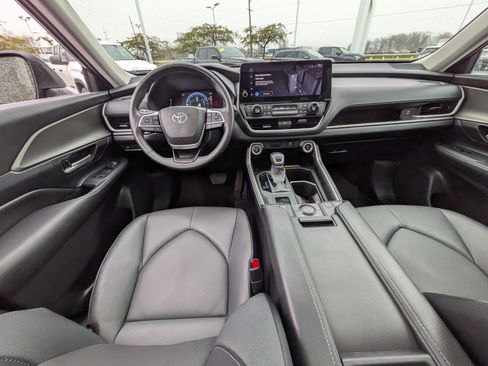 Certified 2024 Toyota Grand Highlander XLE image 13