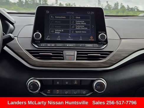 Used 2024 Nissan Altima 2.5 SV FWD image 17