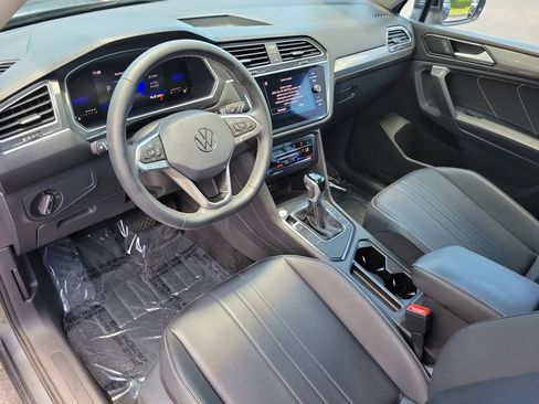 Used 2023 Volkswagen Tiguan SE FWD image 23