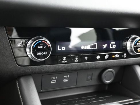 New 2026 Mitsubishi Outlander SE image 19