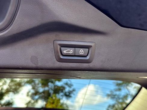 Used 2023 BMW X7 xDrive40i w/ Premium Package image 12