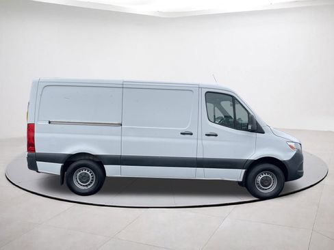 Used 2019 Mercedes-Benz Sprinter 1500 image 6