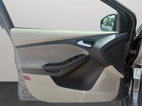 Used 2014 Ford Focus SE FWD image 16