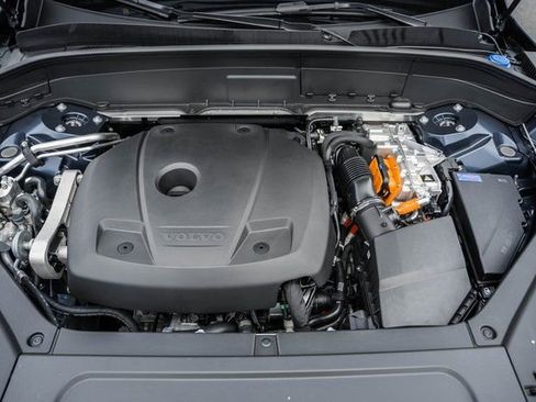 New 2026 Volvo XC90 T8 Plus w/ Protection Package Premier image 19