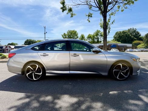 Used 2019 Honda Accord Sport image 9