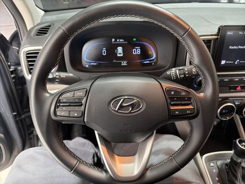 Used 2024 Hyundai Venue SEL image 16