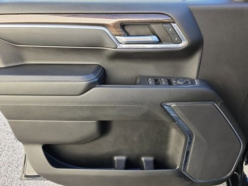 Used 2024 Chevrolet Silverado 1500 LT Trail Boss w/ LPO, Dark Essentials Package image 10