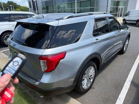 Used 2020 Ford Explorer Limited w/ Hybrid Equipment Group 310A AWD/4WD image 6