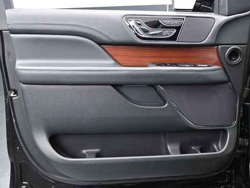 Used 2022 Lincoln Navigator L Reserve AWD/4WD image 19