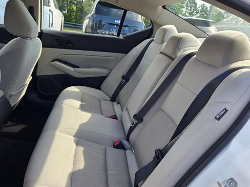 Used 2024 Nissan Altima 2.5 SV FWD image 31