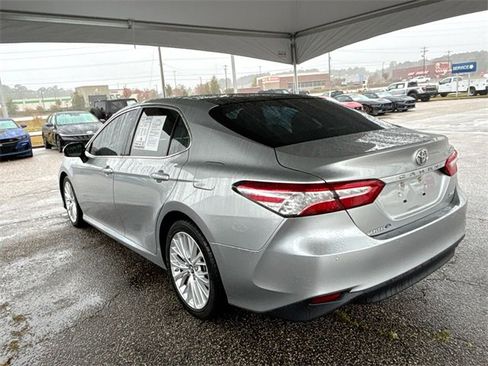 Used 2018 Toyota Camry XLE image 8