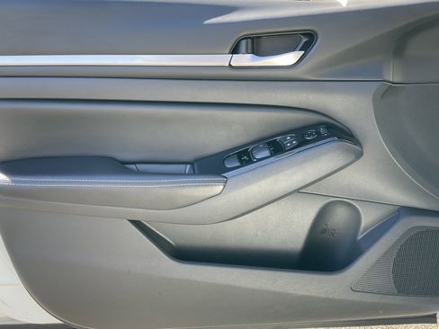 Used 2023 Nissan Altima 2.5 SV image 25